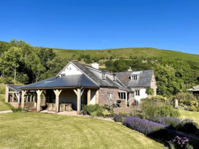 Luxury Spacious Country Home w/ Mountain Views